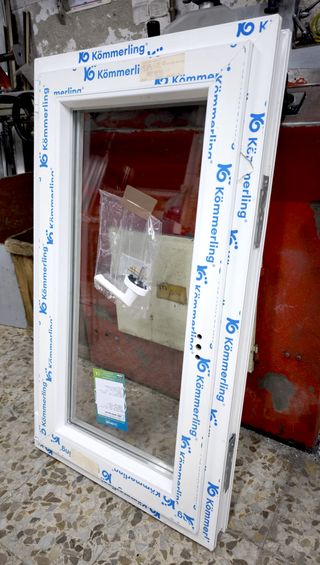 Ventana PVC Kömmerling 58x103,5 cm Nueva