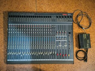 Mesa de mezclas Soundtracs Topaz Maxi 24