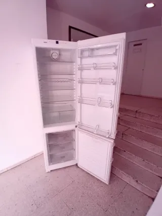 Nevera Liebherr blanca