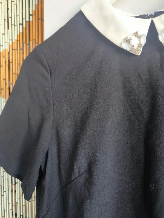 Blusa H&M Negra Cuello Decorado Talla XS