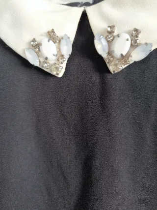 Blusa H&M Negra Cuello Decorado Talla XS