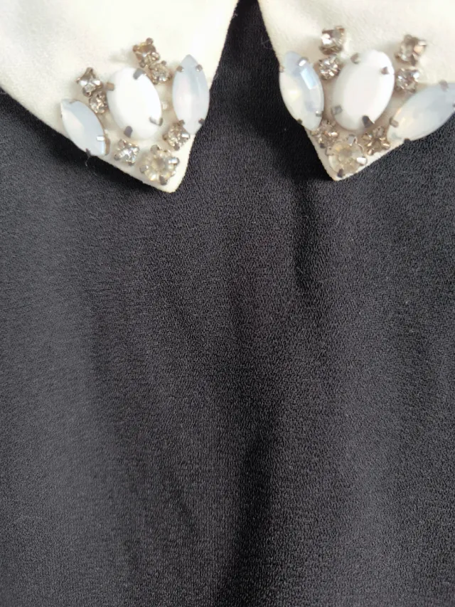 Blusa H&M Negra Cuello Decorado Talla XS
