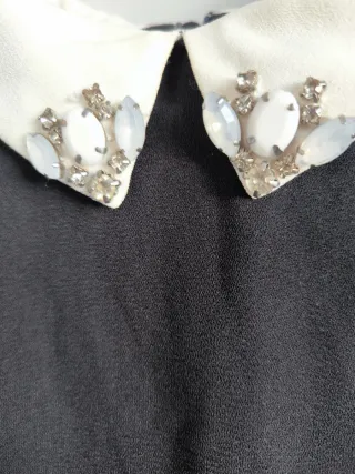 Blusa H&M Negra Cuello Decorado Talla XS