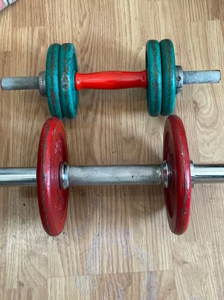Pesas de gimnasio con barra