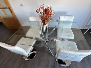 Conjunto/separado: mesa de cristal y 4 sillas