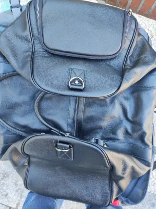 Mochila de cuero negra