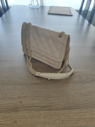 Bolso fiesta beige acolchado cadena