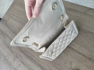 Bolso fiesta beige acolchado cadena