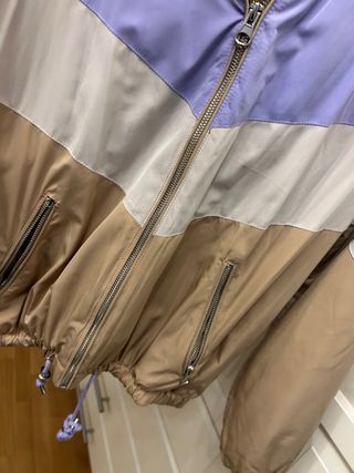 Abrigo de pelo beige y morado