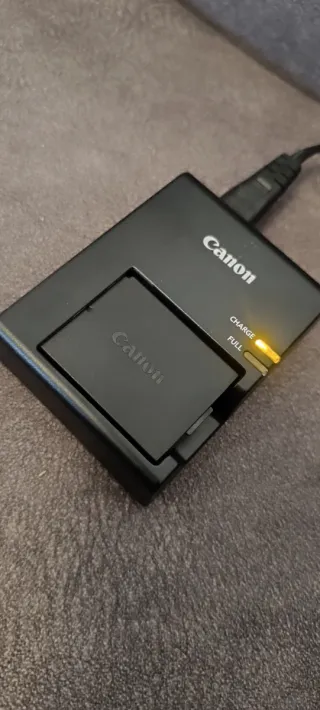 Caricabatterie e batteria originali Canon 1100