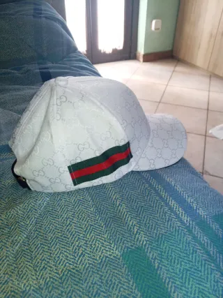 Cappello Gucci Bianco con Striscia Verde e Rossa