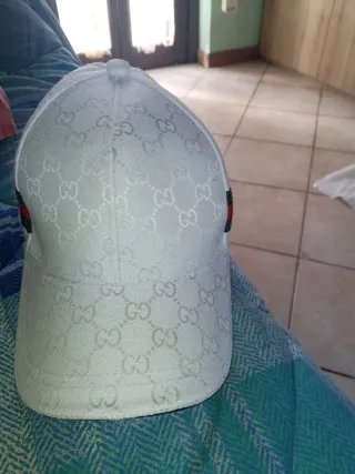 Cappello Gucci Bianco con Striscia Verde e Rossa