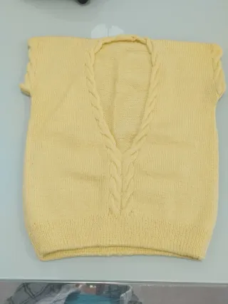 Chaleco de lana tejido a mano