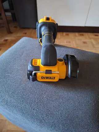 Radial DeWalt Pequeño
