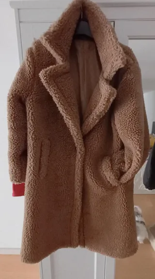 Abrigo pelo sintético marrón