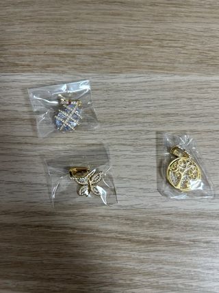 Pulsera dorada con piedras multicolor