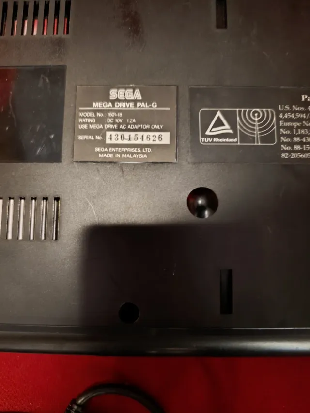 Consola Sega Mega Drive + Mega Games 1