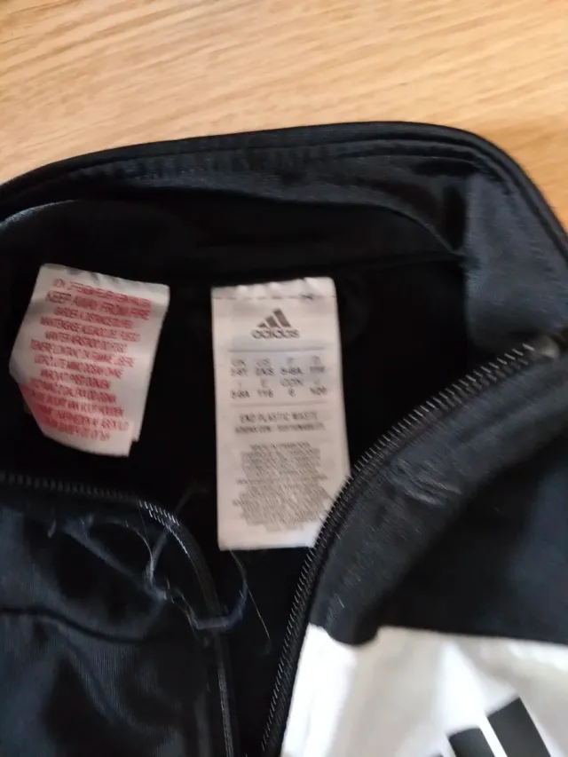 Chándal Adidas Negro y Blanco talla 5-6 años