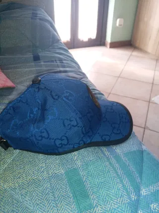Cappello Gucci Blu con Logo Oro