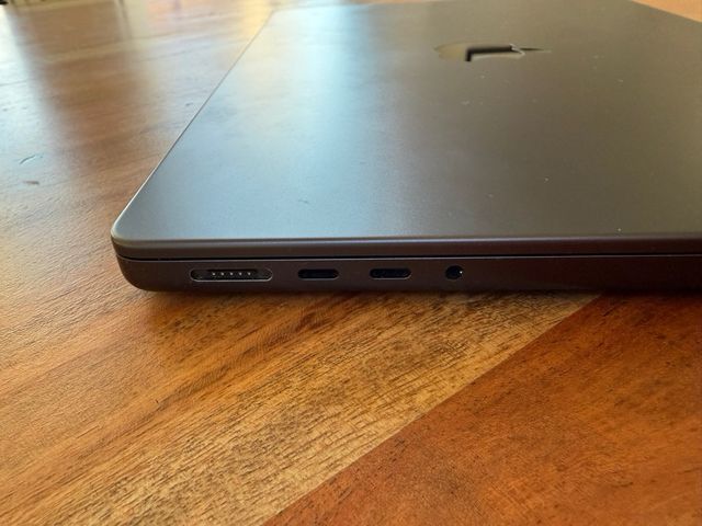 MacBook Pro 14 pulg. M4 pro. 24GB ram. 500 G Alm.