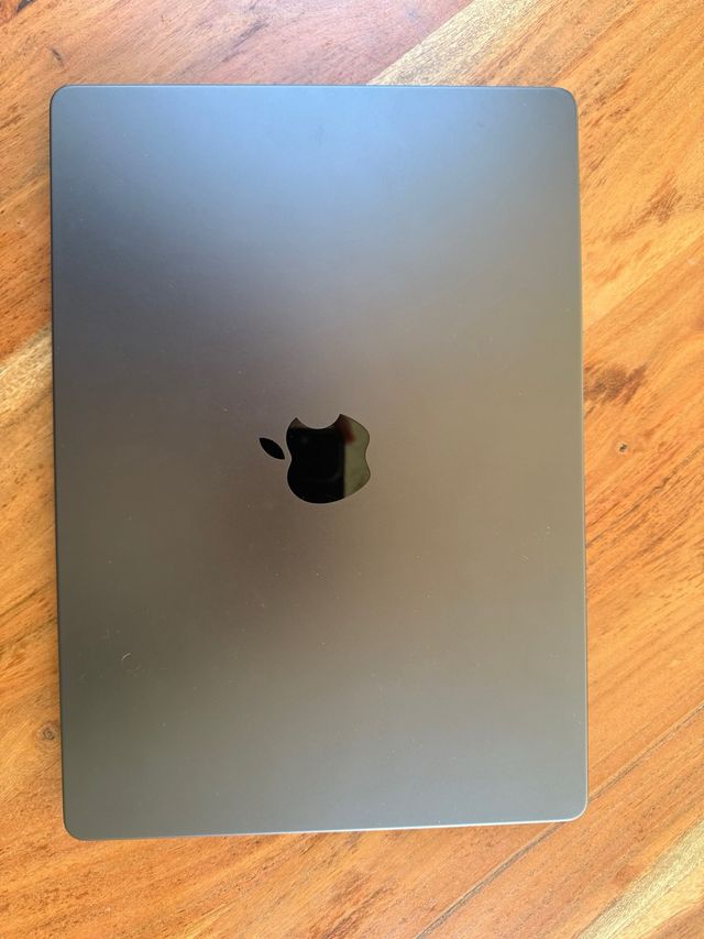 MacBook Pro 14 pulg. M4 pro. 24GB ram. 500 G Alm.