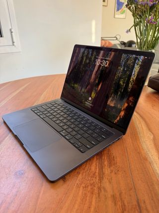 MacBook Pro 14 pulg. M4 pro. 24GB ram. 500 G Alm.