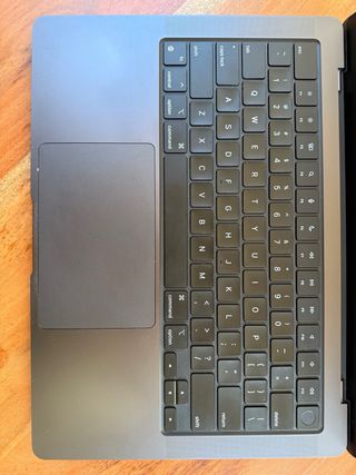 MacBook Pro 14 pulg. M4 pro. 24GB ram. 500 G Alm.
