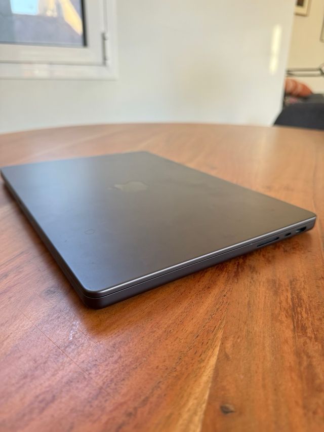 MacBook Pro 14 pulg. M4 pro. 24GB ram. 500 G Alm.