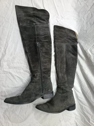 Botas Mosqueteras Cuplé Ante Gris