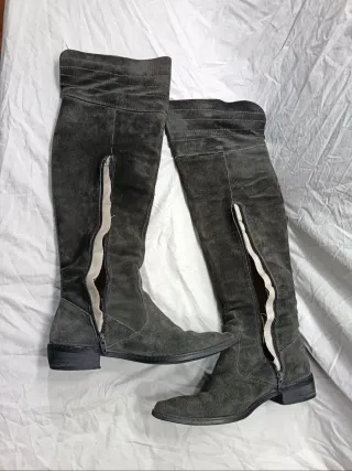 Botas Mosqueteras Cuplé Ante Gris