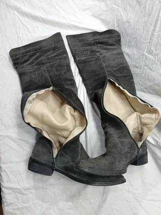 Botas Mosqueteras Cuplé Ante Gris