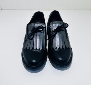 Zapatos Geox Negros y Plateados con Flecos