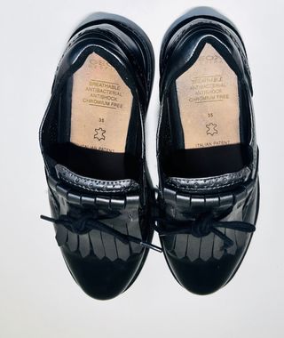 Zapatos Geox Negros y Plateados con Flecos