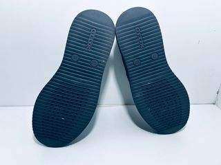 Zapatos Geox Negros y Plateados con Flecos