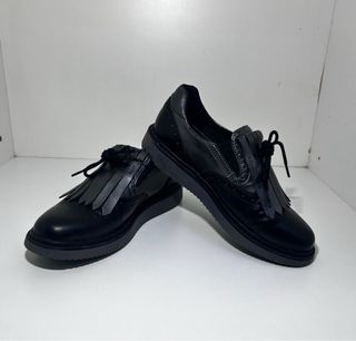 Zapatos Geox Negros y Plateados con Flecos