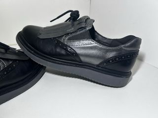 Zapatos Geox Negros y Plateados con Flecos