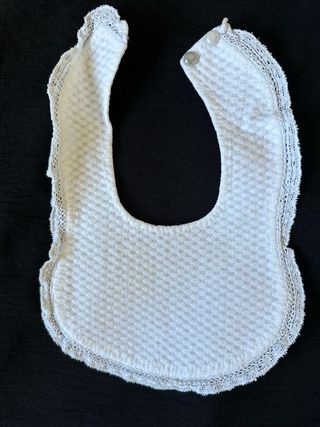 Babero antiguo encaje blanco