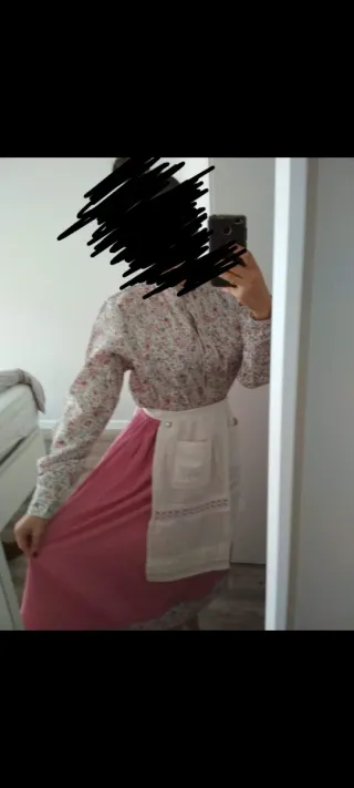 Traje de caserita mujer rosa con flores