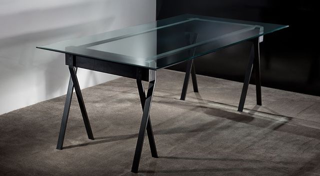 Tavolo da pranzo in vetro e metallo