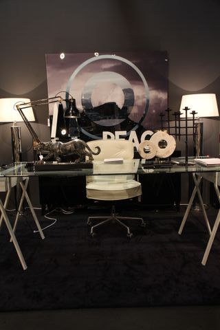 Mesa de comedor de cristal y metal