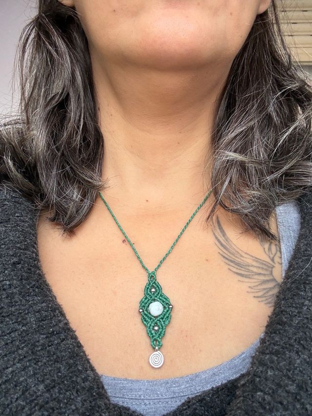 Colgante macramé con piedra