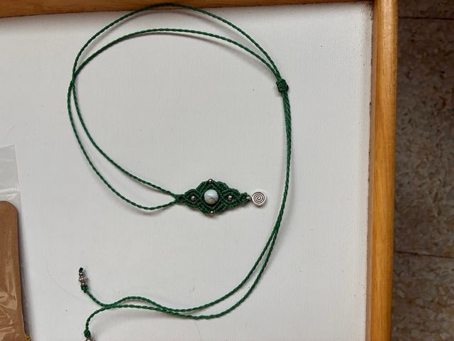 Colgante macramé con piedra