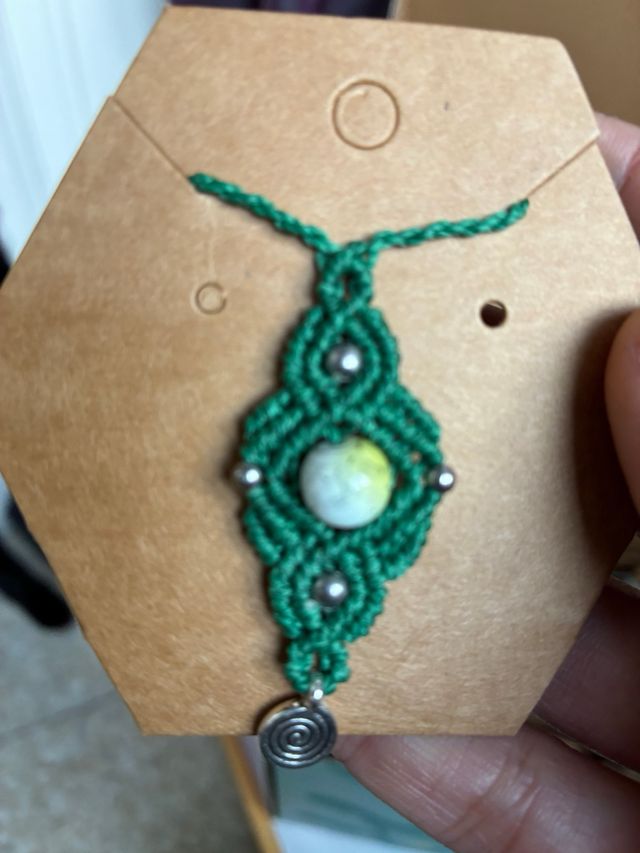 Colgante macramé con piedra