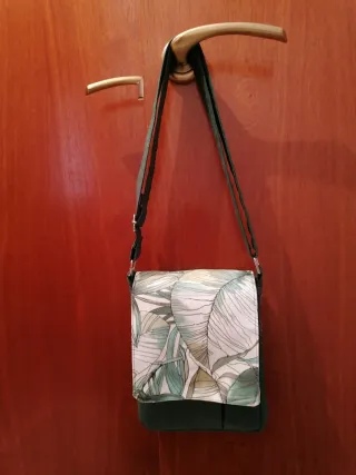 Bolso de mano hecho a mano con estampado floral