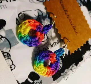 Pendientes crochet arcoíris hechos a mano