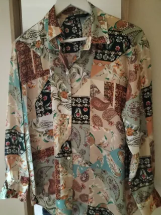 Lote Ropa Mujer: 4 Camisas, Chaleco y Pantalón