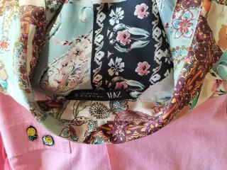 Lote Ropa Mujer: 4 Camisas, Chaleco y Pantalón