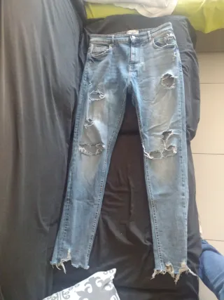 Pantalones vaqueros desgastados azules