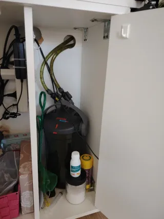 Acuario 100L con mueble blanco