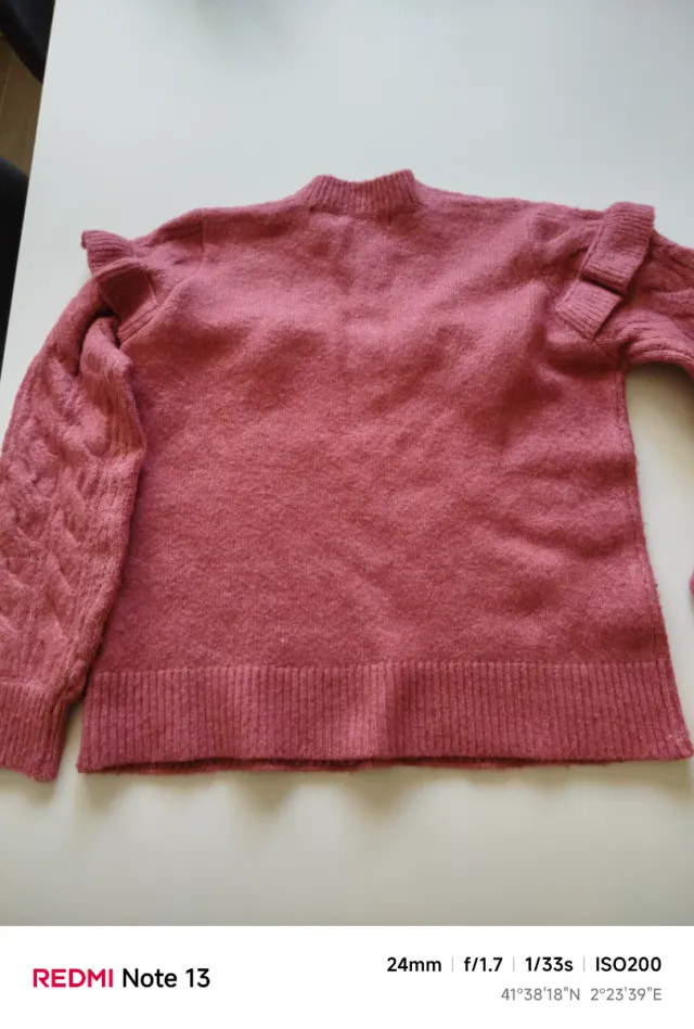 Maglione da donna rosa con volant